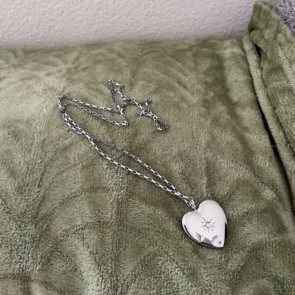 Elegant Silver Heart Necklace - Picture 2 of 5